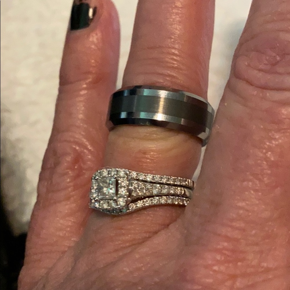 NWOT) Authentic Tungsten Carbide Ring - Picture 4 of 8